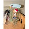 Image 8 : Christmas Decor, Candle Holders, Ornaments, and Tins