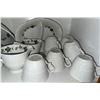 Image 4 : The Grosvenor Irish Belleek Shamrock Pattern China Set