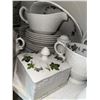 Image 6 : The Grosvenor Irish Belleek Shamrock Pattern China Set