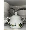 Image 7 : The Grosvenor Irish Belleek Shamrock Pattern China Set