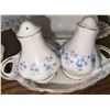 Image 4 : Royal Albert Memory Lane Bone China Serving Set and Clock