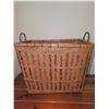 Image 5 : XL Wicker Baskets, Wooden Decor, and Metal Pail