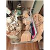 Image 6 : Holiday Decor and Wooden Crafts Supplies