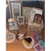 Image 1 : Decorative Household Lot With Frames and Home Accents