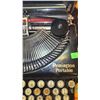 Image 4 : Remington Portable Typewriter with Original Case