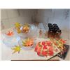 Image 2 : Autumn Leaf Decor Lot: Bowl Set, Glassware, Napkins