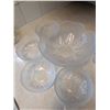 Image 9 : Autumn Leaf Decor Lot: Bowl Set, Glassware, Napkins