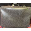 Image 3 : 3 Suitcases: Protocol, Olympia, Faux-Leather Carry Case