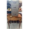 Image 8 : Singer Model 401A Sewing Machine with Cabinet and Drawers