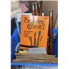 Image 3 : Craft and Hobby Lot With Canvas, Magazines, Ceramics Book