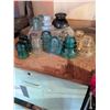 Image 2 : 13 Vintage Glass and Ceramic Insulators