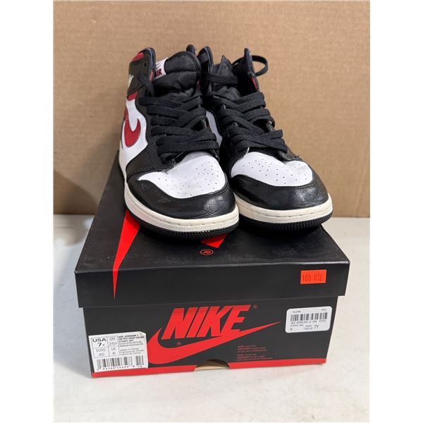 Youth Nike Air Jordan 1 Retro High OG Sneakers