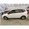 Image 23 : PARKSVILLE - "NO RESERVE" 2012 KIA RONDO WHITE 272800 KMS - 378929-2