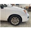 Image 25 : PARKSVILLE - "NO RESERVE" 2012 KIA RONDO WHITE 272800 KMS - 378929-2