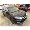 Image 10 : PARKSVILLE - 2017 NISSAN ROGUE BLACK 168564 KMS - 790839-3