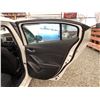 Image 41 : PARKSVILLE - 2015 MAZDA MAZDA3 WHITE 223023 KMS - 154460-2