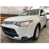 Image 2 : PARKSVILLE - 2015 MITSUBISHI OUTLANDER WHITE 244281 KMS - 600704-2