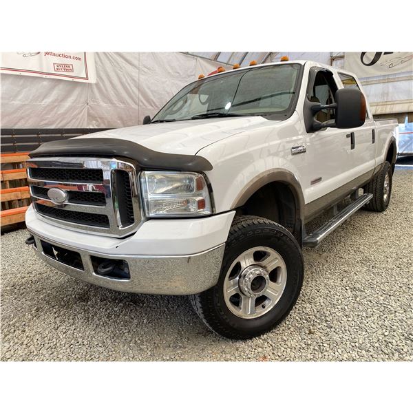 PARKSVILLE - 2005 FORD F-350 WHITE  321886 KMS - A85835-4