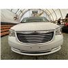 Image 5 : PARKSVILLE - 2016 CHRYSLER TOWN AND COUNTRY WHITE 149074 KMS - 285865-3