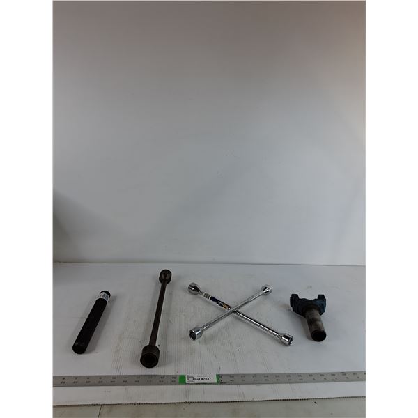 Automotive Parts, 4-Way Cross Lug Wrench, Double-ended Box Socket Wrench ( as is)