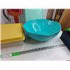 Image 3 : Emergency Kit, Plastic Bowls, Tupperware Containers & Water Pitcher