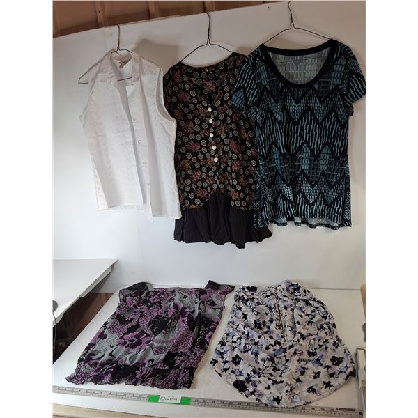 (5) Women's Dress Tshirts/Tank Tops- Approx. S-L
