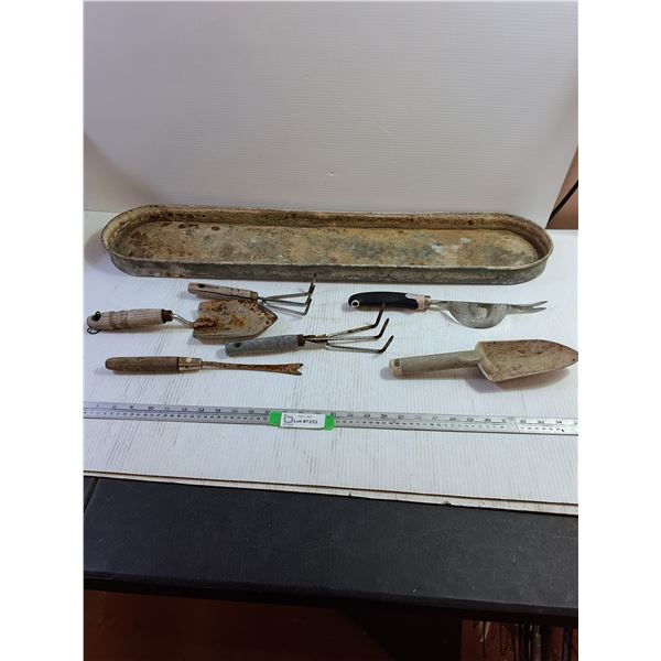 Outdoor Tray 34", Assorted Garden Tools