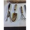 Image 2 : Outdoor Tray 34", Assorted Garden Tools