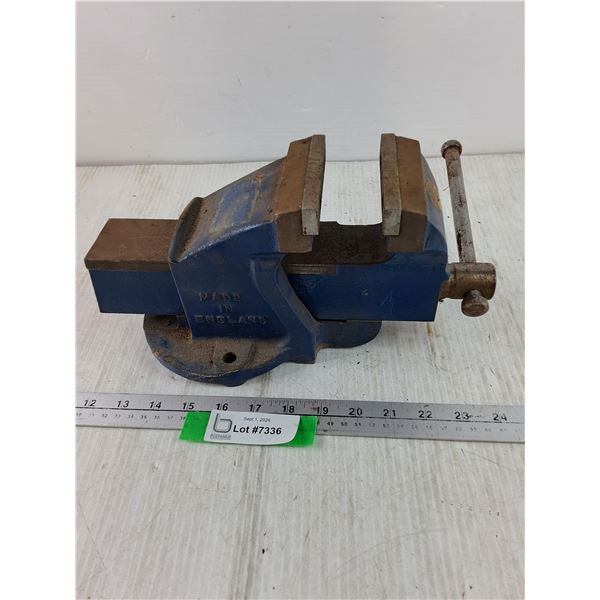 Blue Vise with 3 1/2" Jaws, Pickup Only