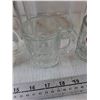 Image 3 : (2) Large Glass Jugs, (4) Small Glass Mugs