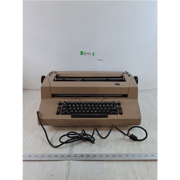 IBM Electric Typewriter Powers On Doesn't Type As-Is, Pickup Only