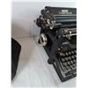 Image 6 : Underwood Typewriter with Cover As-Is, Pickup Only