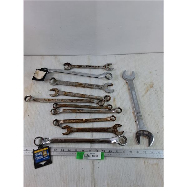 (10) Wrenches, (5) Socket, (2) Combination, (3) Engineer's