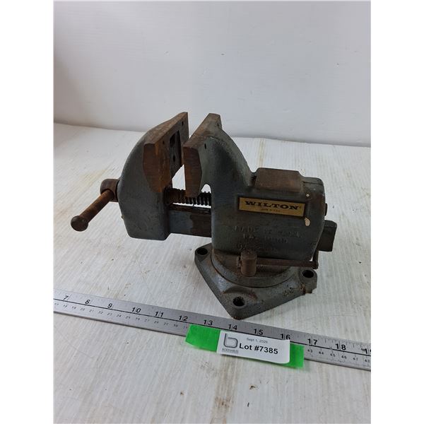 Wilton Vice 4" Jaws with Pivot, Pickup Only