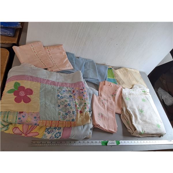 Pillowcases, Approx. Twin Size Sheet & Comforter