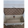 Image 3 : **White Outdoor Storage Tub No Shipping
