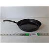 Image 1 : Wagner's Cast Iron Frying Pan 10.75" Diameter