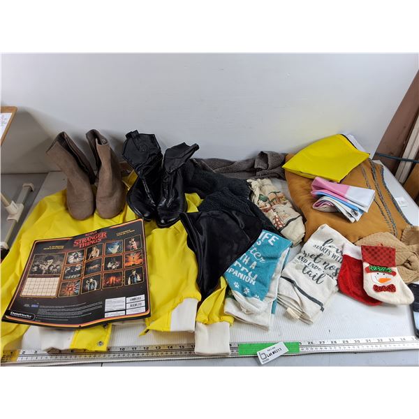 Womens Shoes, Stranger Things Calendar, Kitchen Towels, Throws Blanket, Misc