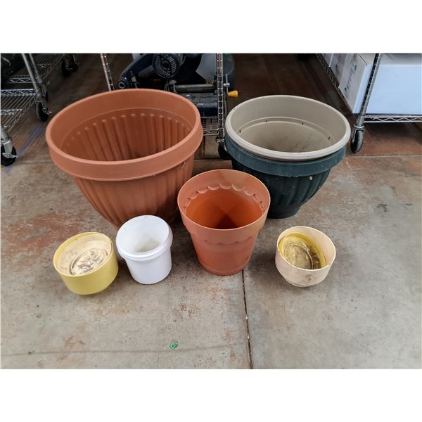 **Assorted Plastic Planters - PICKUP ONLY