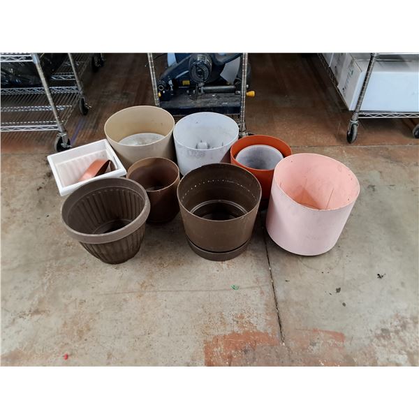 **Assorted Plastic Planters - PICKUP ONLY