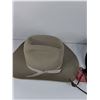 Image 4 : (3) Women's Hats