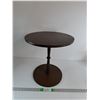 Image 1 : Wooden Table 16.5"x16", Pickup Only