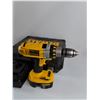 Image 5 : Dewalt Cordless Drill Powers On