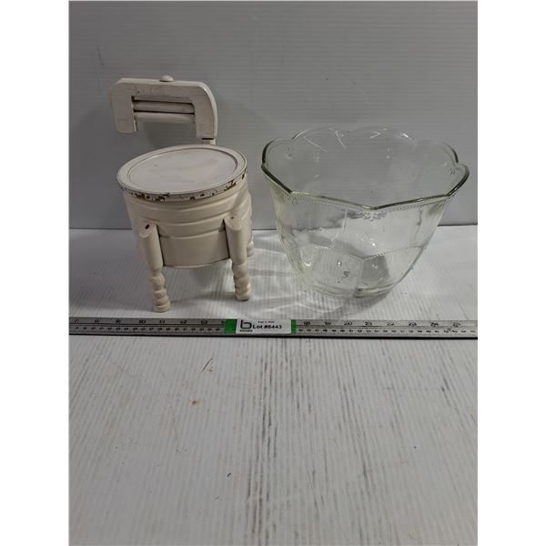 (1) 9.25" Salad Bowl,Folk Art Handmade Ringer Washing Machine