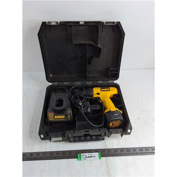 DeWalt Cordless Drill Kit - Charger Powers On