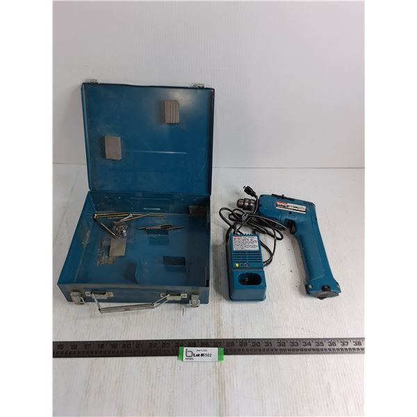 Makita Cordless Drill Kit - Charger Powers On