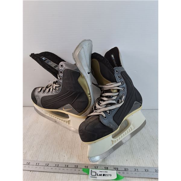 Nike Quest Women's Skates Size 6.5