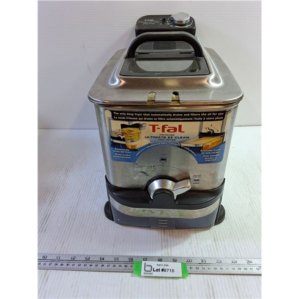 T-fal Ultimate EZ Clean Deep Fryer - Powers On