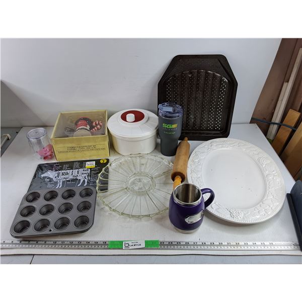 Cookie for Santa Gift Set, Serving Platters, Dough Pin, Salad Mixer, Cupcake Tray, Mug, Misc