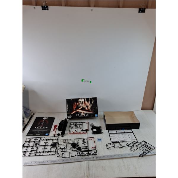 Ban Dai 1:12 Scale Plastic Model Kit Kylo Ren Star Wars As-Is